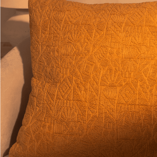 Capa de Almofada em Jacquard Estonado Mostarda 45x45 - Clocasa | Além do Conforto