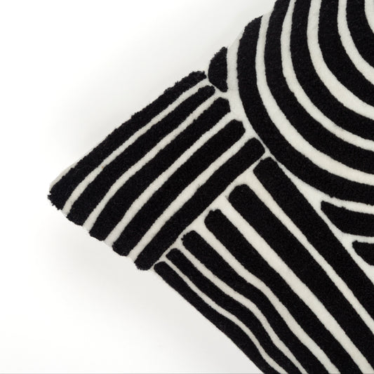 Capa de Almofada em Veludo com Bordado Geométrico 30X50 - Clocasa | Além do Conforto