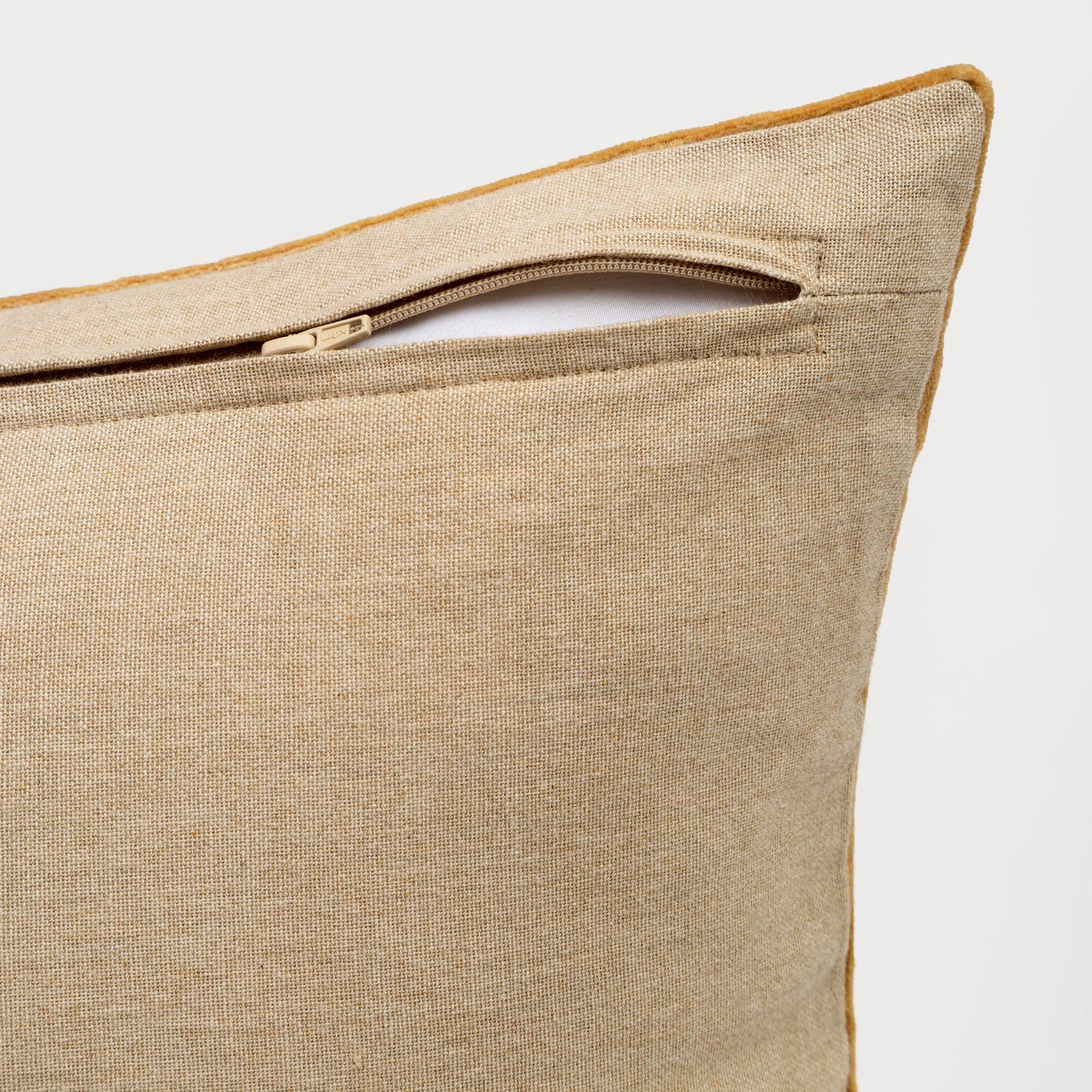 Capa de Almofada em Veludo Lavado 50X50 Mostarda - Clocasa | Além do Conforto