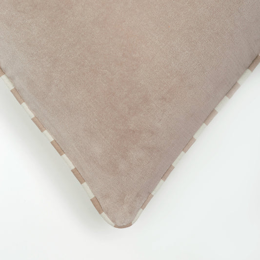 Capa de Almofada Lisa com Vivo Listrado Areia 40X60 - Clocasa | Além do Conforto