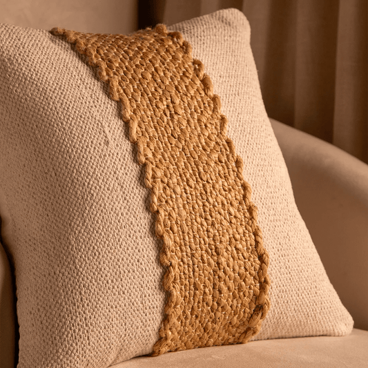 Capa de Almofada Quadrada com Bordado Central em Juta 50x50 - Clocasa | Além do Conforto