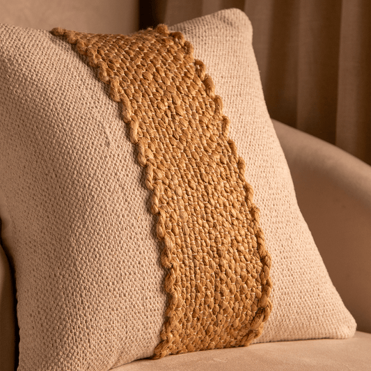 Capa de Almofada Quadrada com Bordado Central em Juta 50x50 - Clocasa | Além do Conforto