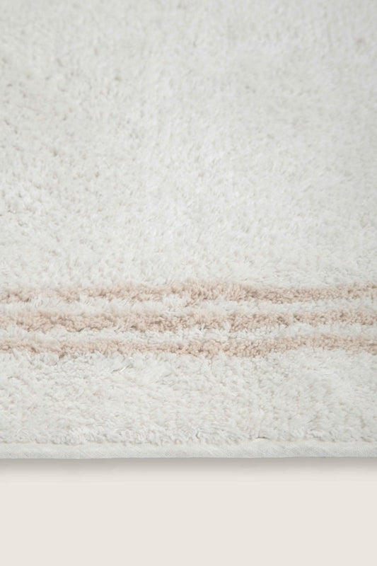 Tapete de Algodão com Borda Listrada em Tom Natural 50x80 - Clocasa | Além do Conforto