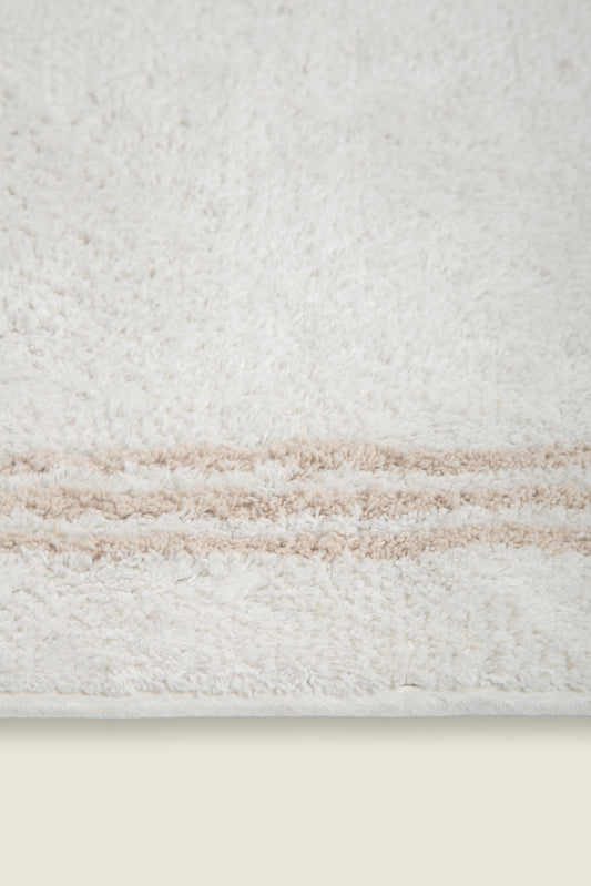Tapete de Algodão com Borda Listrada em Tom Natural 50x80 - Clocasa | Além do Conforto