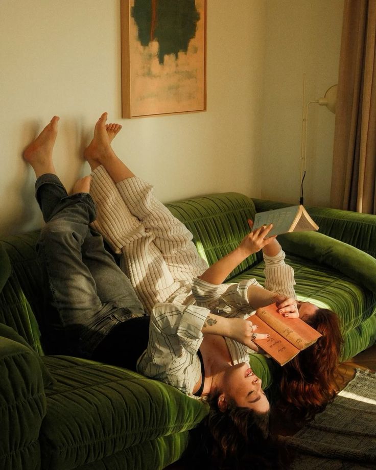 Casa de amigas com cara de Pinterest: ideias práticas e acessíveis para transformar seus encontros - Clocasa | Além do Conforto