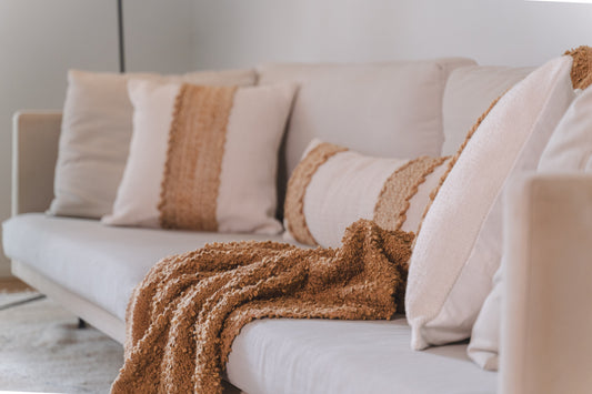 Casa Sensorial: Como Texturas e Materiais Influenciam o Bem-Estar - Clocasa | Além do Conforto