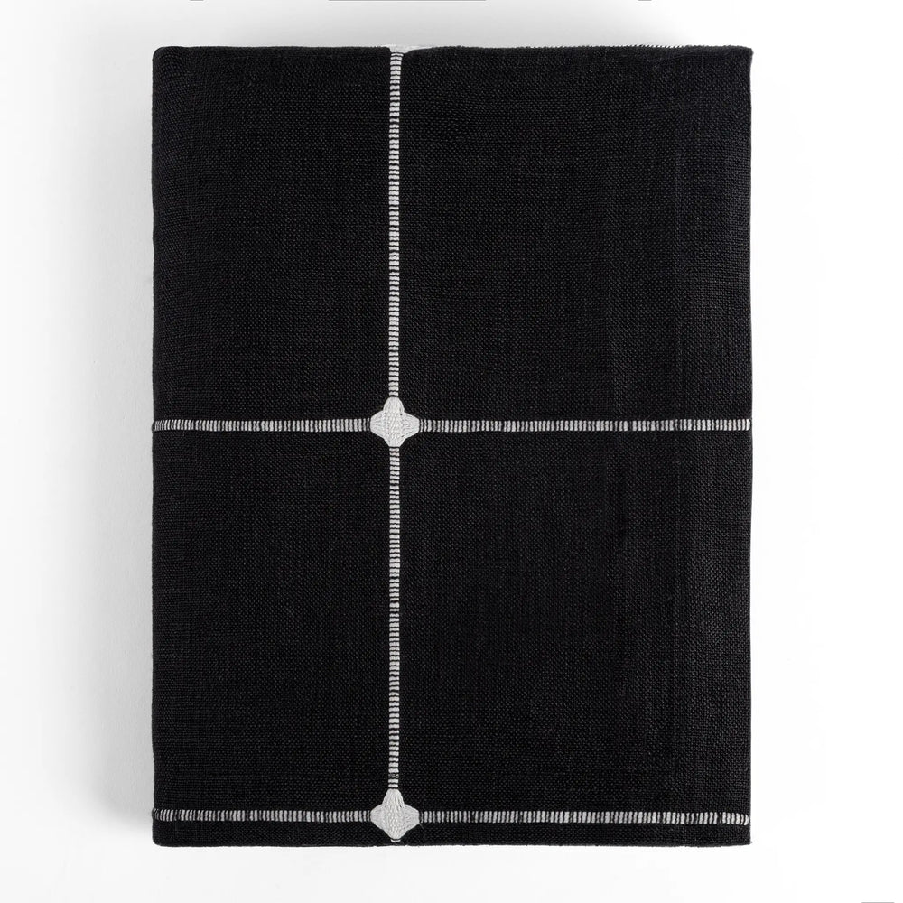 Toalha de Mesa com Bordado Xadrez Preto 150X250