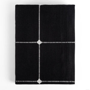Toalha de Mesa com Bordado Xadrez Preto 140X180