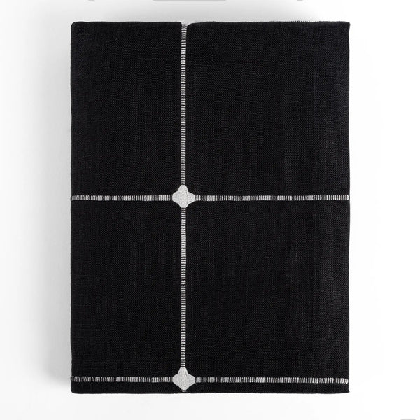 Toalha de Mesa com Bordado Xadrez Preto 140X180