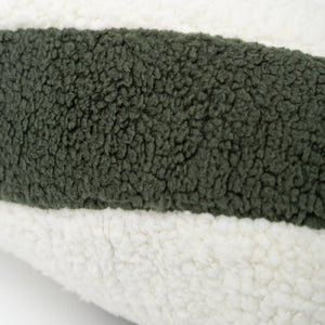 Almofada decorativa para ambientes na cor branca em tecido de alta qualidade com fechamento em zíper invisível, ideal para complementar jogos de cama ou sofás, aliando conforto ergonômico e design moderno.