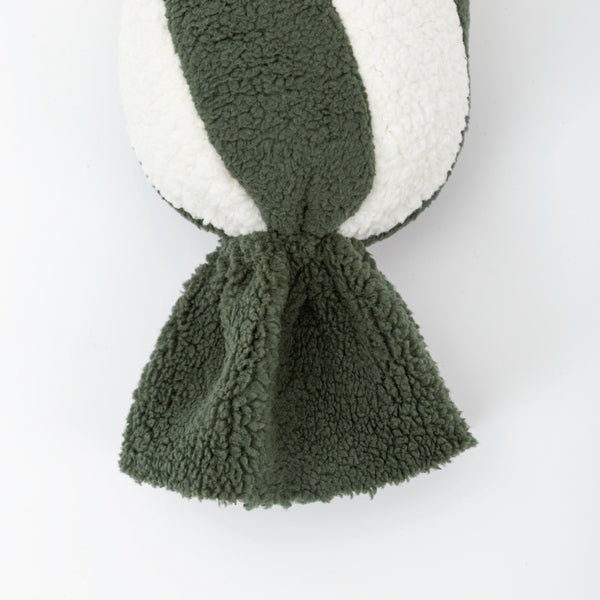Almofada decorativa para ambientes na cor branca em tecido de alta qualidade com fechamento em zíper invisível, perfeito para criar composições personalizadas e adicionar um toque de sofisticação ao ambiente.