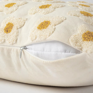 Almofada decorativa para ambientes no tamanho 45x45 cm na cor branca em tecido de alta qualidade com fechamento em zíper invisível, perfeito para criar composições personalizadas e adicionar um toque de sofisticação ao ambiente.