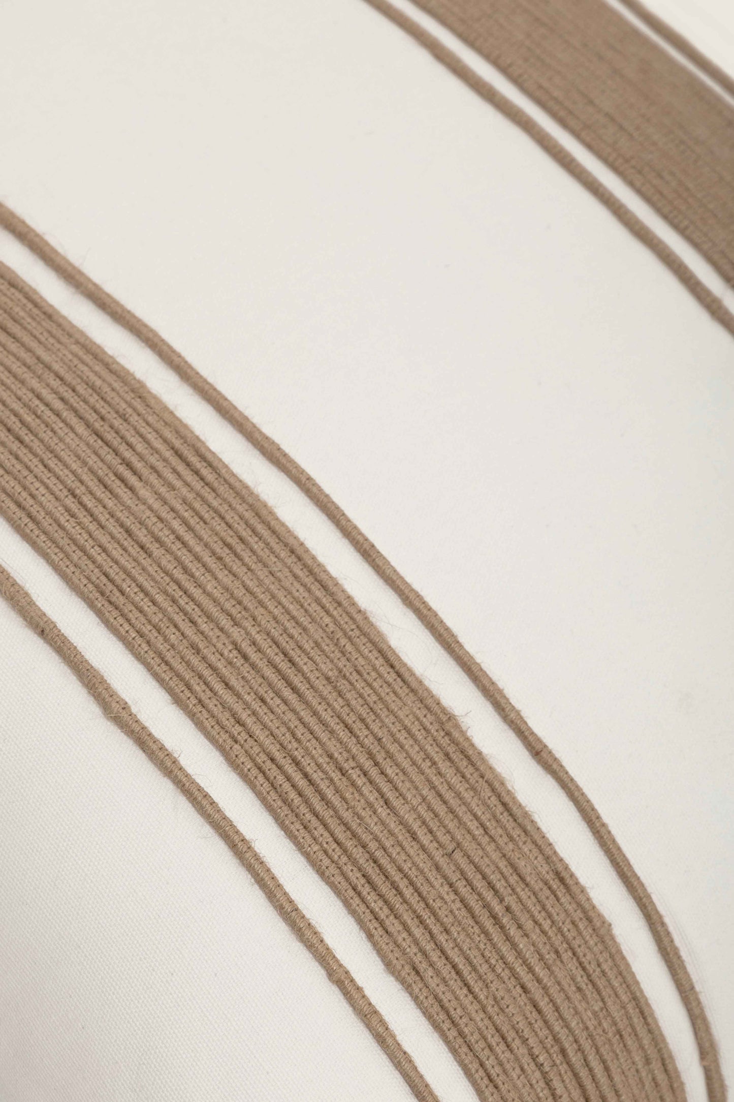 Capa de Almofada Quadrada com Bordado em Juta 50x50