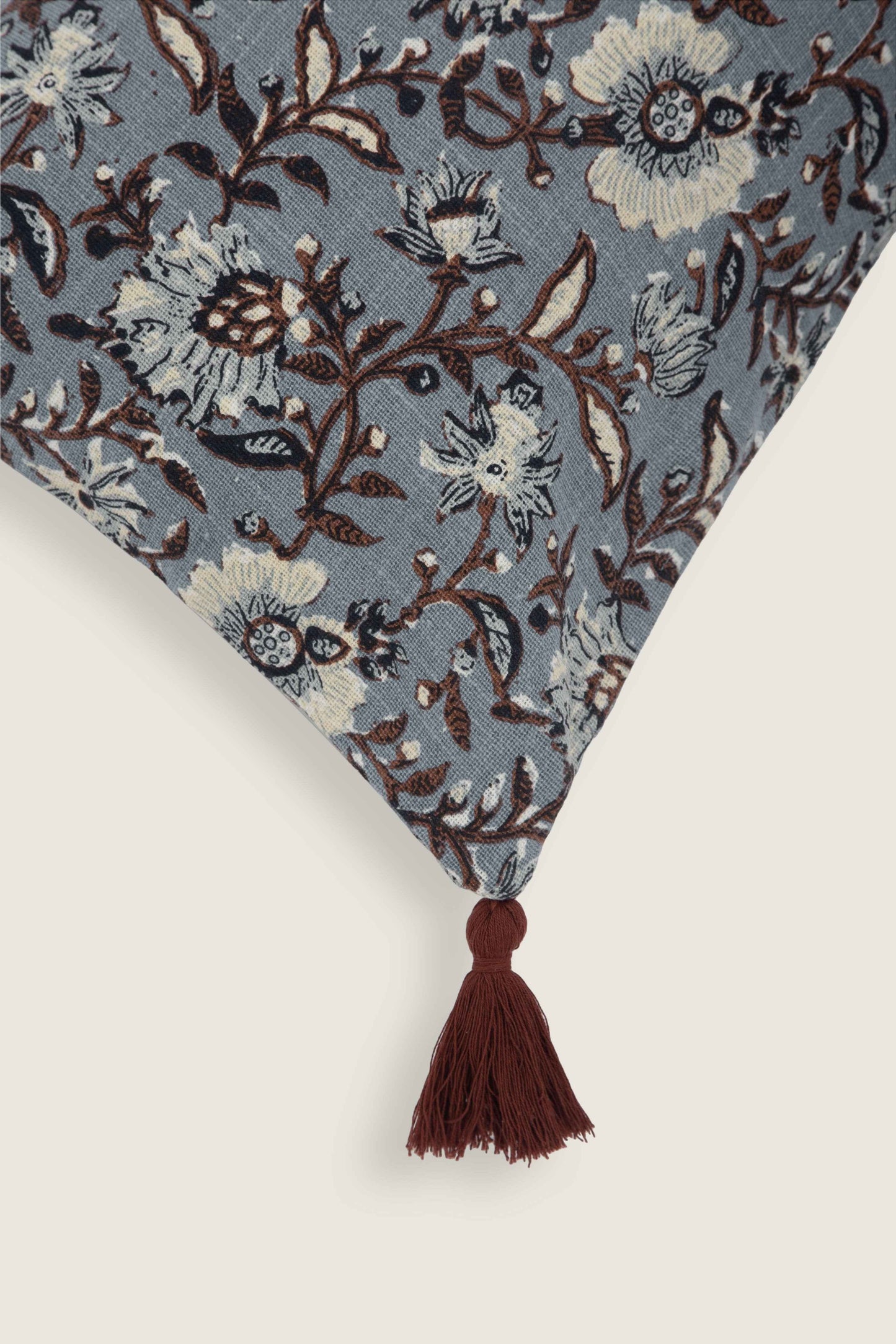 Capa de Almofada com Estampa Floral em Block Print 30x50