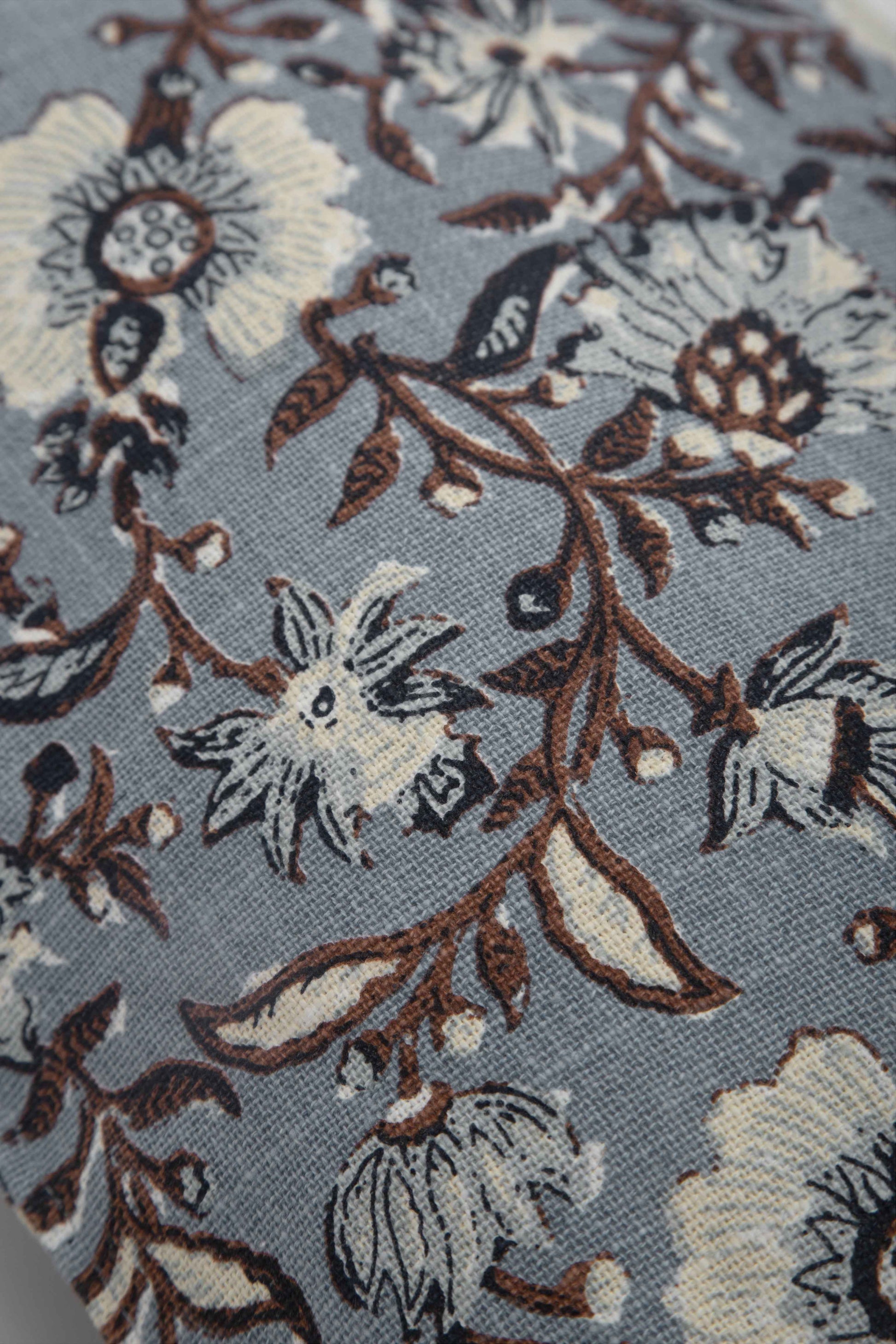 Capa de Almofada com Estampa Floral em Block Print 30x50