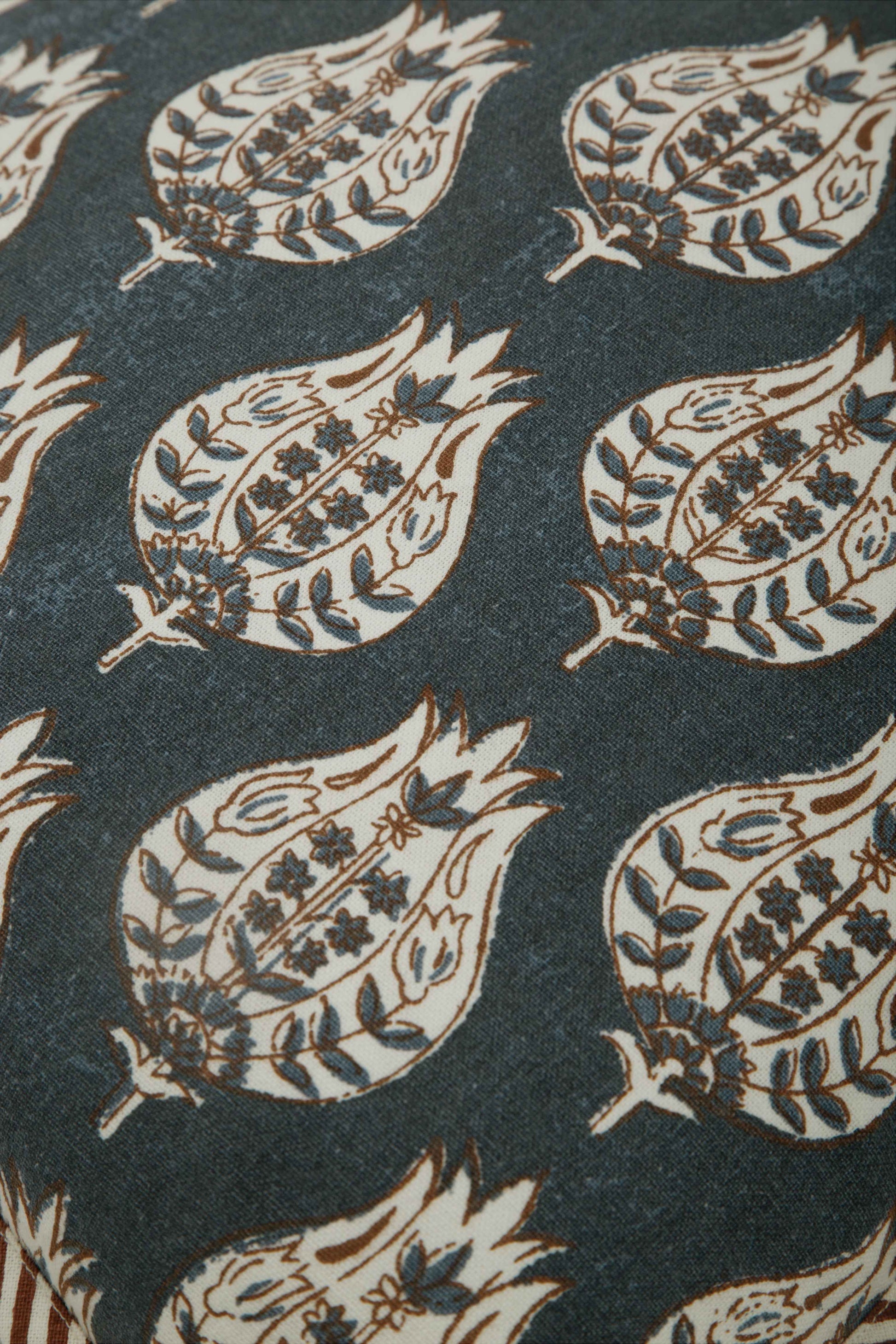 Capa de Almofada com Listras e Medalhão em Block Print 45x45