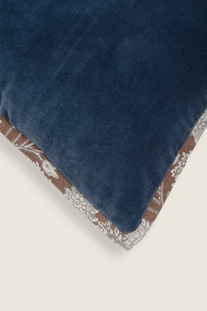 Capa de Almofada em Veludo e Detalhe Floral Block Print 45x45