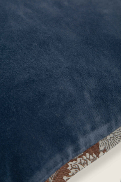 Capa de Almofada em Veludo e Detalhe Floral Block Print 45x45
