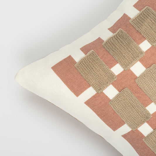 Capa de Almofada com Bordado Geométrico Areia 30X50 - Clocasa | Além do Conforto