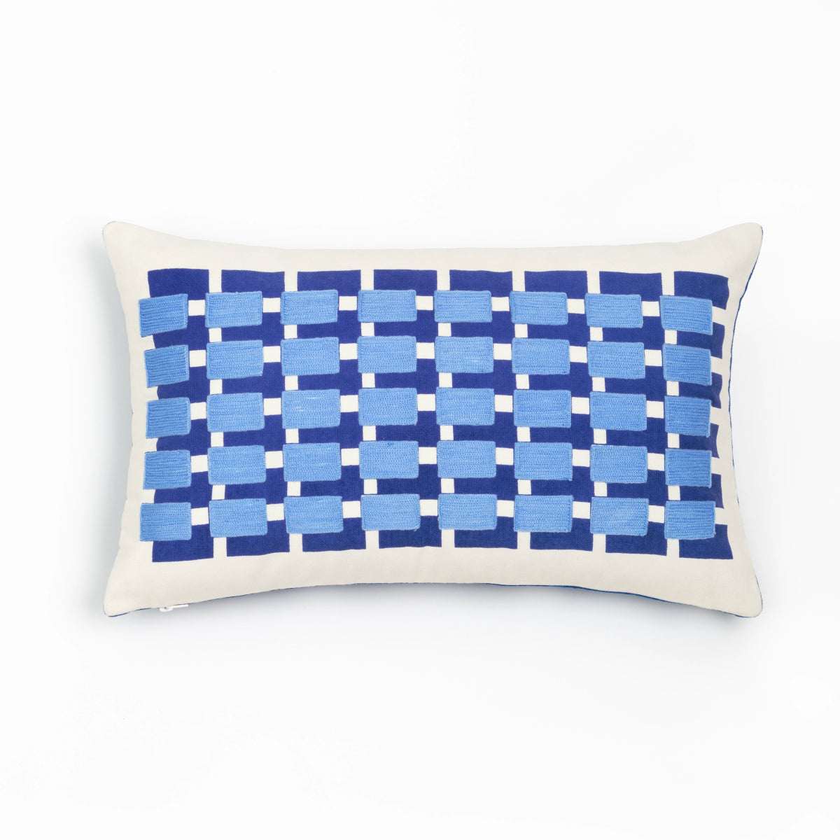 Capa de Almofada com Bordado Geométrico Azul 30X50 - Clocasa | Além do Conforto