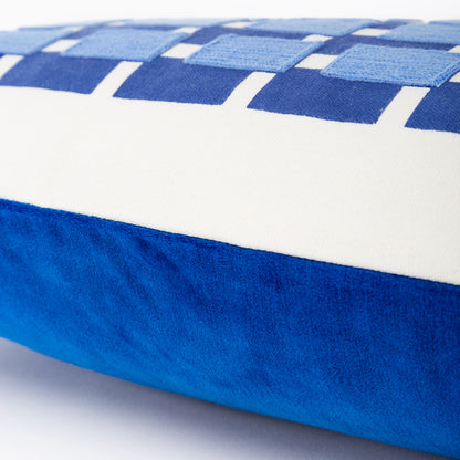 Capa de Almofada com Bordado Geométrico Azul 30X50 - Clocasa | Além do Conforto