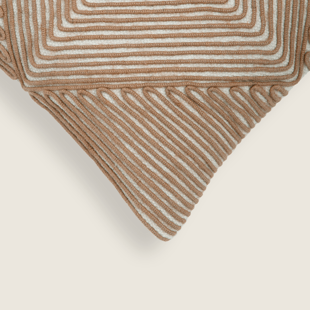 Capa de Almofada com Bordado Geométrico em Juta 45x45 - Clocasa | Além do Conforto