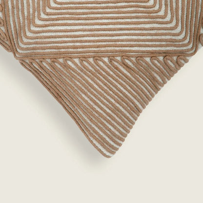 Capa de Almofada com Bordado Geométrico em Juta 45x45 - Clocasa | Além do Conforto