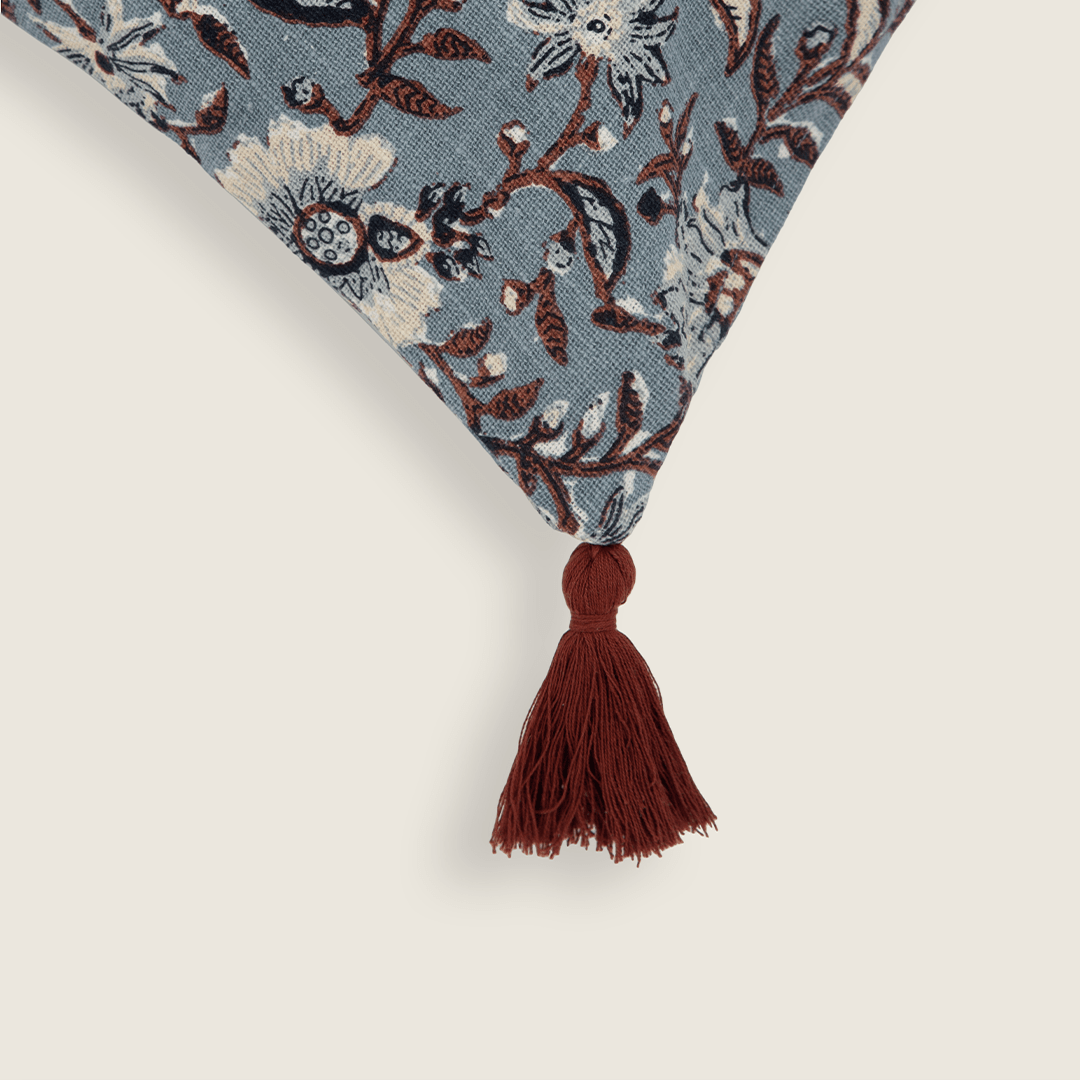 Capa de Almofada com Estampa Floral em Block Print 30x50 - Clocasa | Além do Conforto