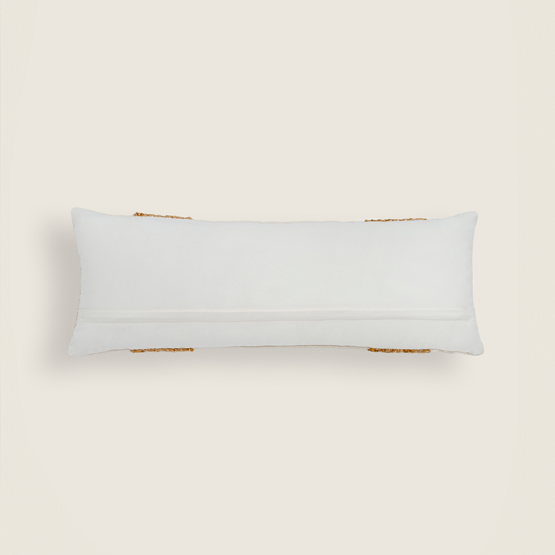 Capa de Almofada com Faixas Laterais Bordadas em Juta 30x80 - Clocasa | Além do Conforto