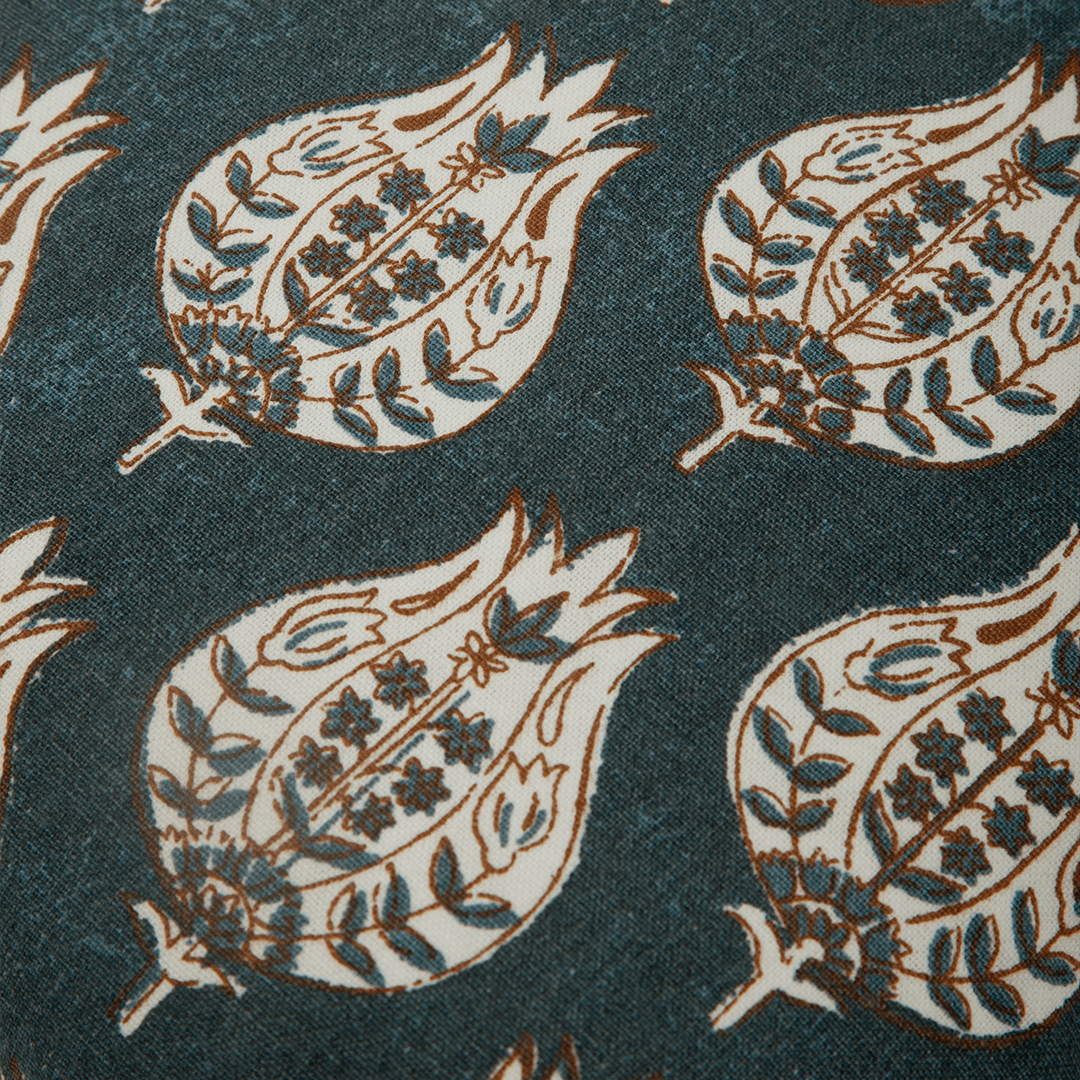 Capa de Almofada com Listras e Medalhão em Block Print 45x45 - Clocasa | Além do Conforto