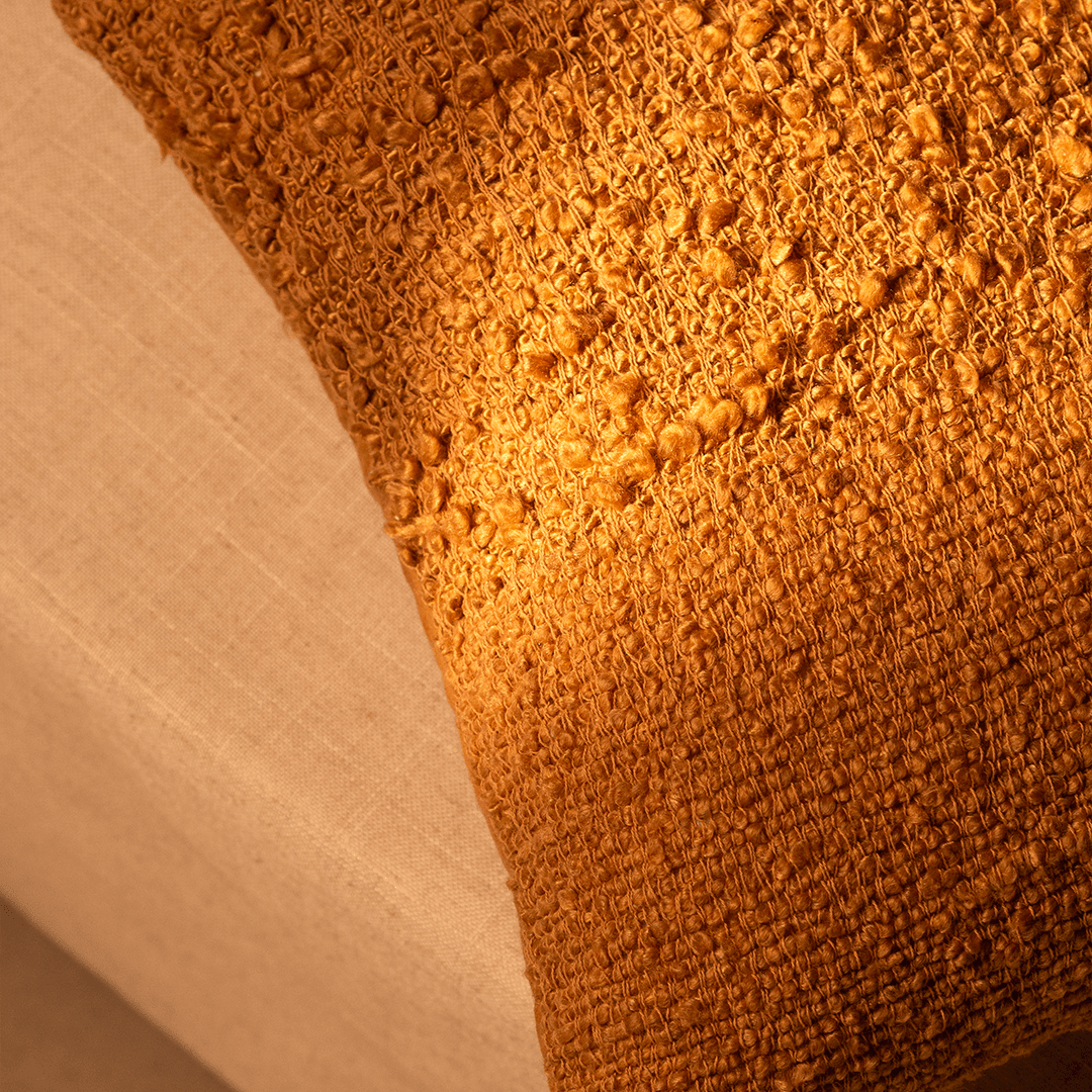Capa de Almofada com Textura Bouclé Duo Mostarda 45x45 - Clocasa | Além do Conforto