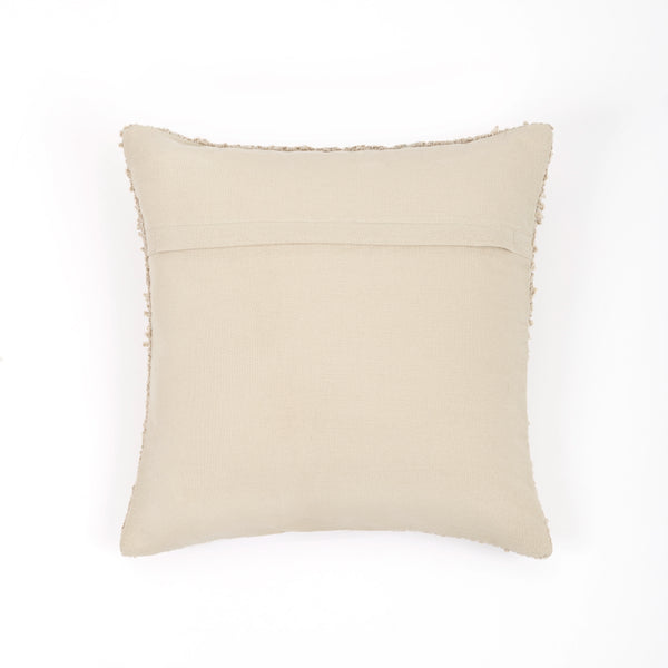 Capa de almofada decorativa no tamanho 45x45 cm na cor mostarda confeccionada em algodão macio e aconchegante com fechamento em zíper invisível, ideal para complementar jogos de cama ou sofás, aliando conforto ergonômico e design moderno.