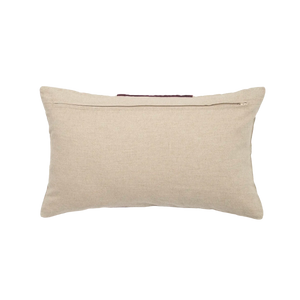 Capa de almofada decorativa no tamanho 30x50 cm confeccionada em veludo premium de toque extremamente macio com fechamento em zíper invisível, traz um equilíbrio visual aconchegante que harmoniza facilmente com diferentes estilos de decoração.