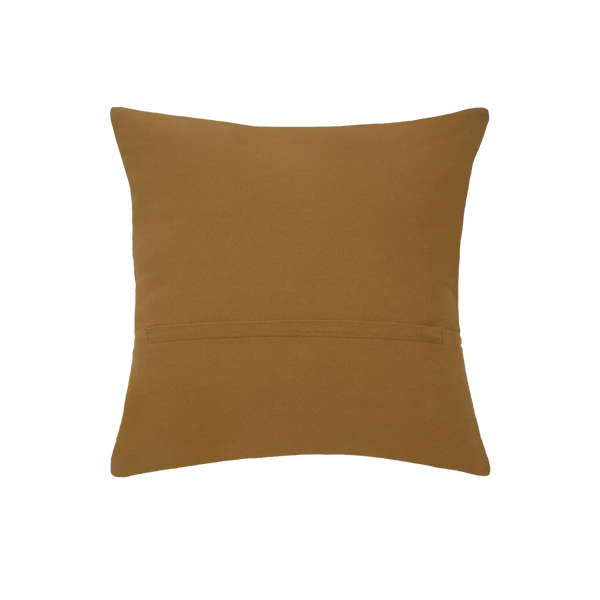 Capa de almofada decorativa no tamanho 45x45 cm na cor mostarda confeccionada em algodão com texturas bordadas em alto relevo tufting com fechamento em zíper invisível, essencial para trazer aconchego e renovar a decoração de salas ou quartos com elegância.