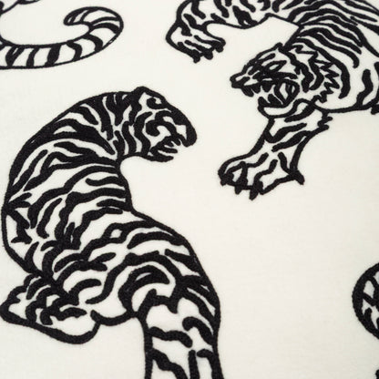 Capa de Almofada em Veludo com Bordado de Tigre 50X50 - Clocasa | Além do Conforto