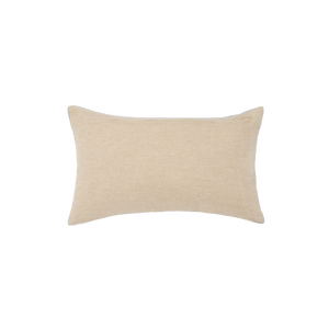 Capa de almofada decorativa no tamanho 50x50 cm na cor azul confeccionada em veludo premium de toque extremamente macio com fechamento em zíper invisível, sinônimo de bem-estar e conforto térmico, ideal para momentos de descanso e relaxamento no lar.