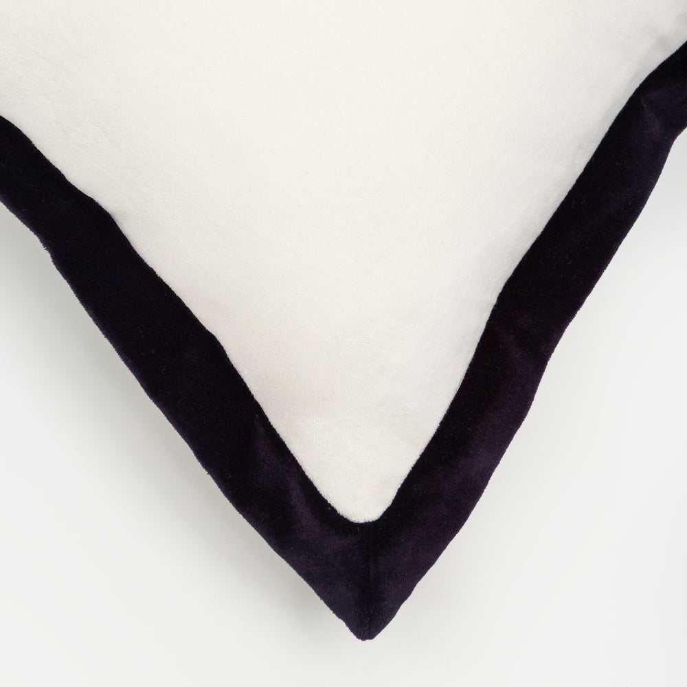 Capa de Almofada em Veludo de Algodão Branco/Preto 50X50 - Clocasa | Além do Conforto