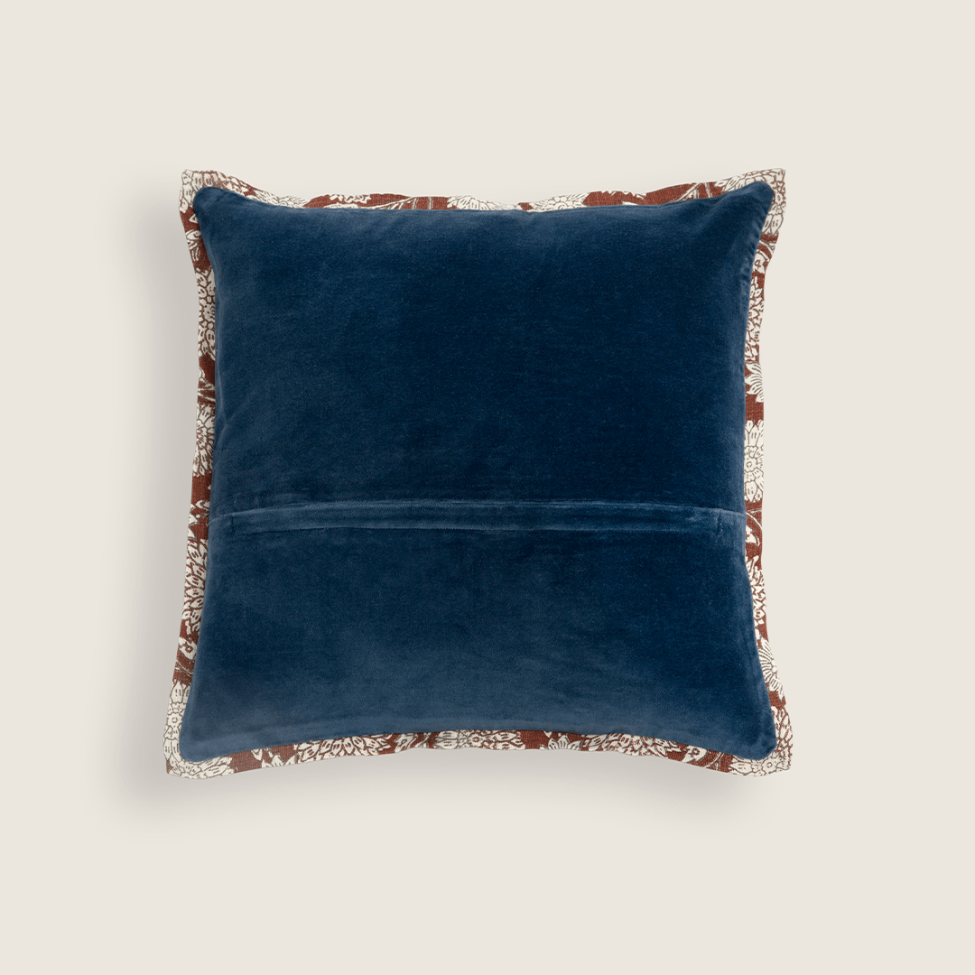 Capa de Almofada em Veludo e Detalhe Floral Block Print 45x45 - Clocasa | Além do Conforto