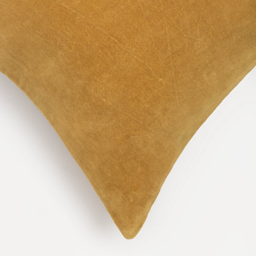 Capa de Almofada em Veludo Lavado 50X50 Mostarda - Clocasa | Além do Conforto