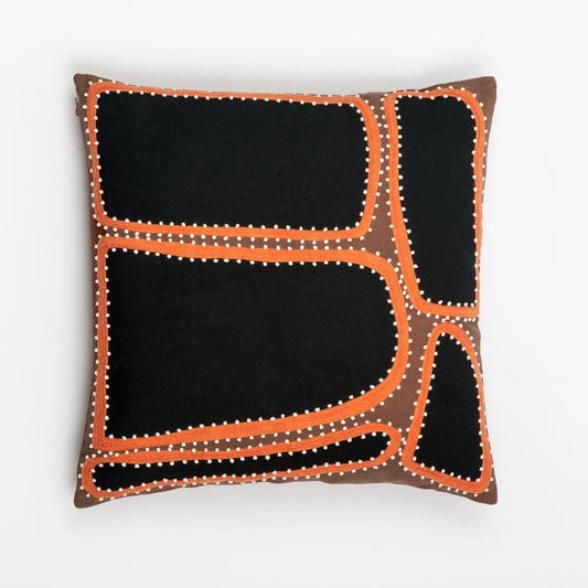 Capa de Almofada Étnica com Pachwork e Poá Bordado 50X50 - Clocasa | Além do Conforto