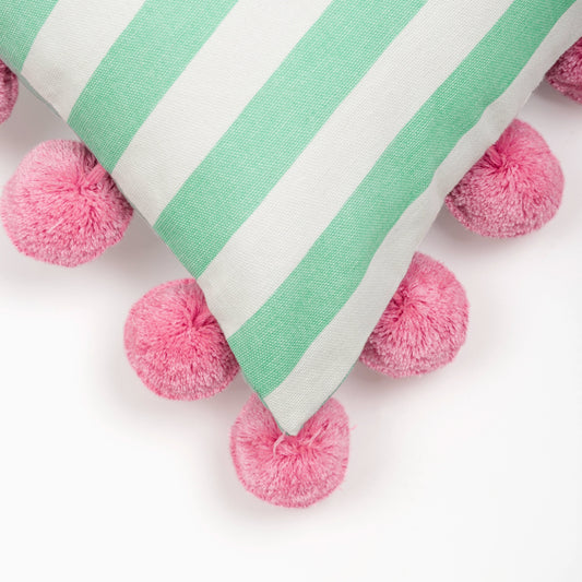Capa de Almofada Listrada com Pompom Rosa 50X50 - Clocasa | Além do Conforto
