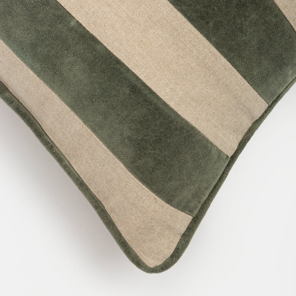 Capa de Almofada Listrada Verde 45X45 - Clocasa | Além do Conforto