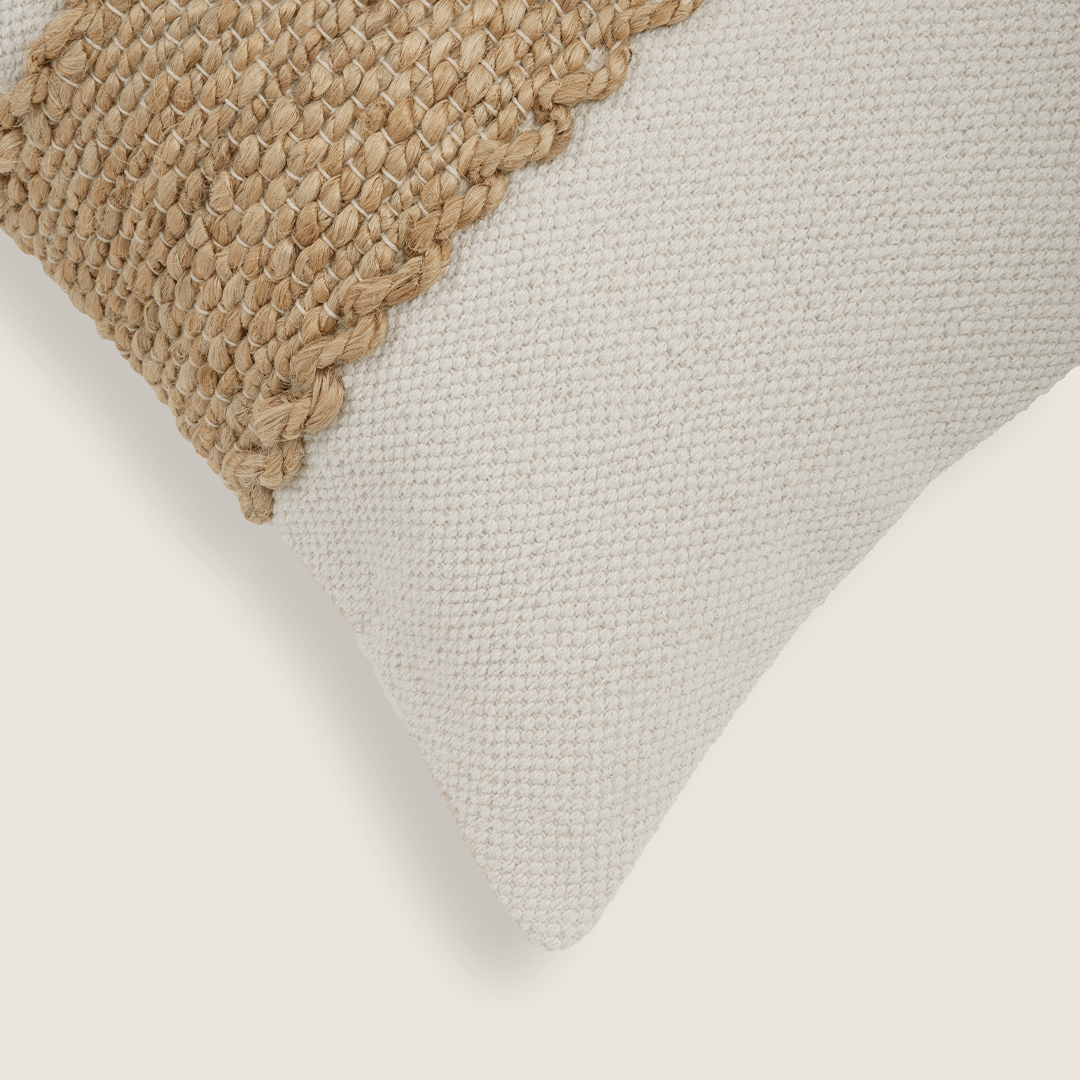Capa de Almofada Quadrada com Bordado Central em Juta 50x50 - Clocasa | Além do Conforto