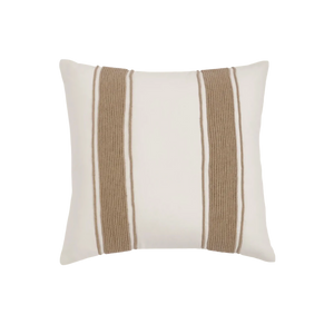 Capa de almofada decorativa no tamanho 50x50 cm na cor branca confeccionada em algodão sustentável com bordados rústicos de juta natural com fechamento em zíper invisível, sinônimo de bem-estar e conforto térmico, ideal para momentos de descanso e relaxamento no lar.