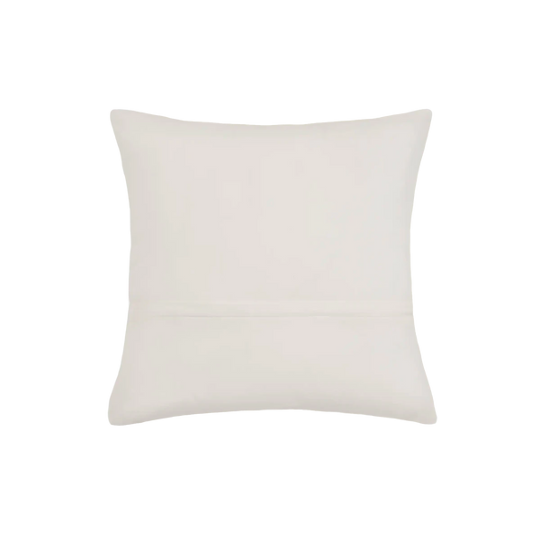 Capa de almofada decorativa no tamanho 50x50 cm na cor branca confeccionada em algodão sustentável com bordados rústicos de juta natural com fechamento em zíper invisível, traz um equilíbrio visual aconchegante que harmoniza facilmente com diferentes estilos de decoração.