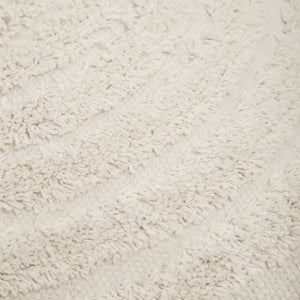 Capa de almofada decorativa no tamanho 30x50 cm confeccionada em algodão com texturas bordadas em alto relevo tufting com fechamento em zíper invisível, perfeito para criar composições personalizadas e adicionar um toque de sofisticação ao ambiente.