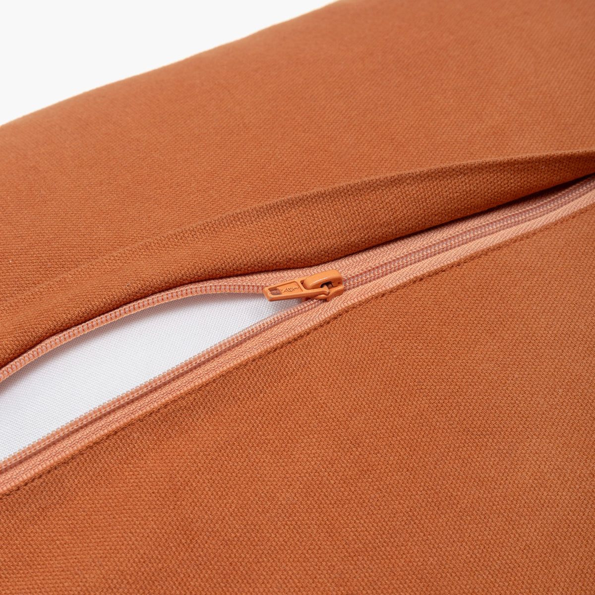 Capa de Almofada Terracota com Bordado de Palmeira 50X50 - Clocasa | Além do Conforto