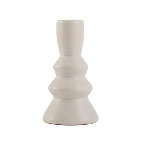 Castiçal decorativo premium na cor branca confeccionado em cerâmica de alta qualidade com acabamento primoroso e superfície de acabamento fosco acetinado, perfeito para realçar arranjos florais ou compor composições elegantes em aparadores e mesas.