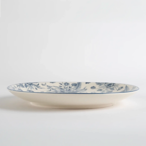 Conjunto de jantar individual na cor azul confeccionado em cerâmica resistente com acabamento esmaltado de alta durabilidade com superfície lisa e uniforme que facilita a limpeza, ideal para servir refeições completas trazendo um toque de sofisticação e estilo contemporâneo.