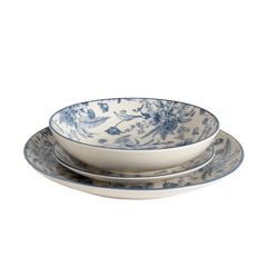 Conjunto de jantar individual na cor azul confeccionado em cerâmica resistente com acabamento esmaltado de alta durabilidade com detalhes sutis e texturizados nas bordas das peças, peças versáteis que combinam perfeitamente funcionalidade, alta durabilidade e design refinado.